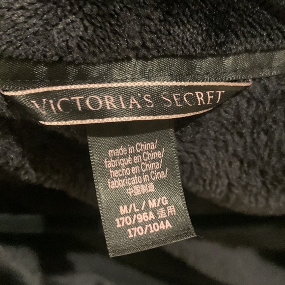 Victoria’s Secret Short Black Plush Belted Robe size M - L - Picture 5 of 10